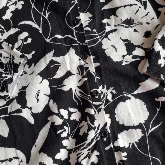 August Silk Black & White Floral Print Button Down Cardigan Size Small - Picture 9 of 14